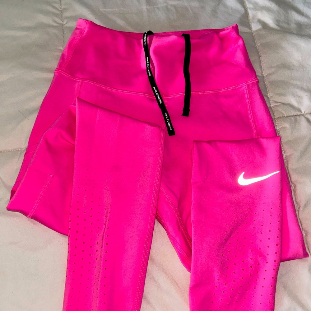 hot pink nike leggings